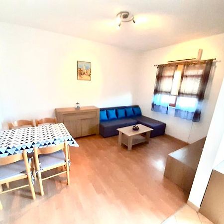 Apartments Belic With Pool Jelsa  Kültér fotó
