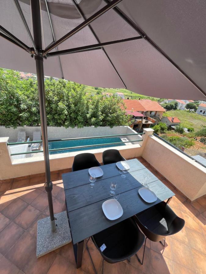 Apartments Belic With Pool Jelsa  Kültér fotó
