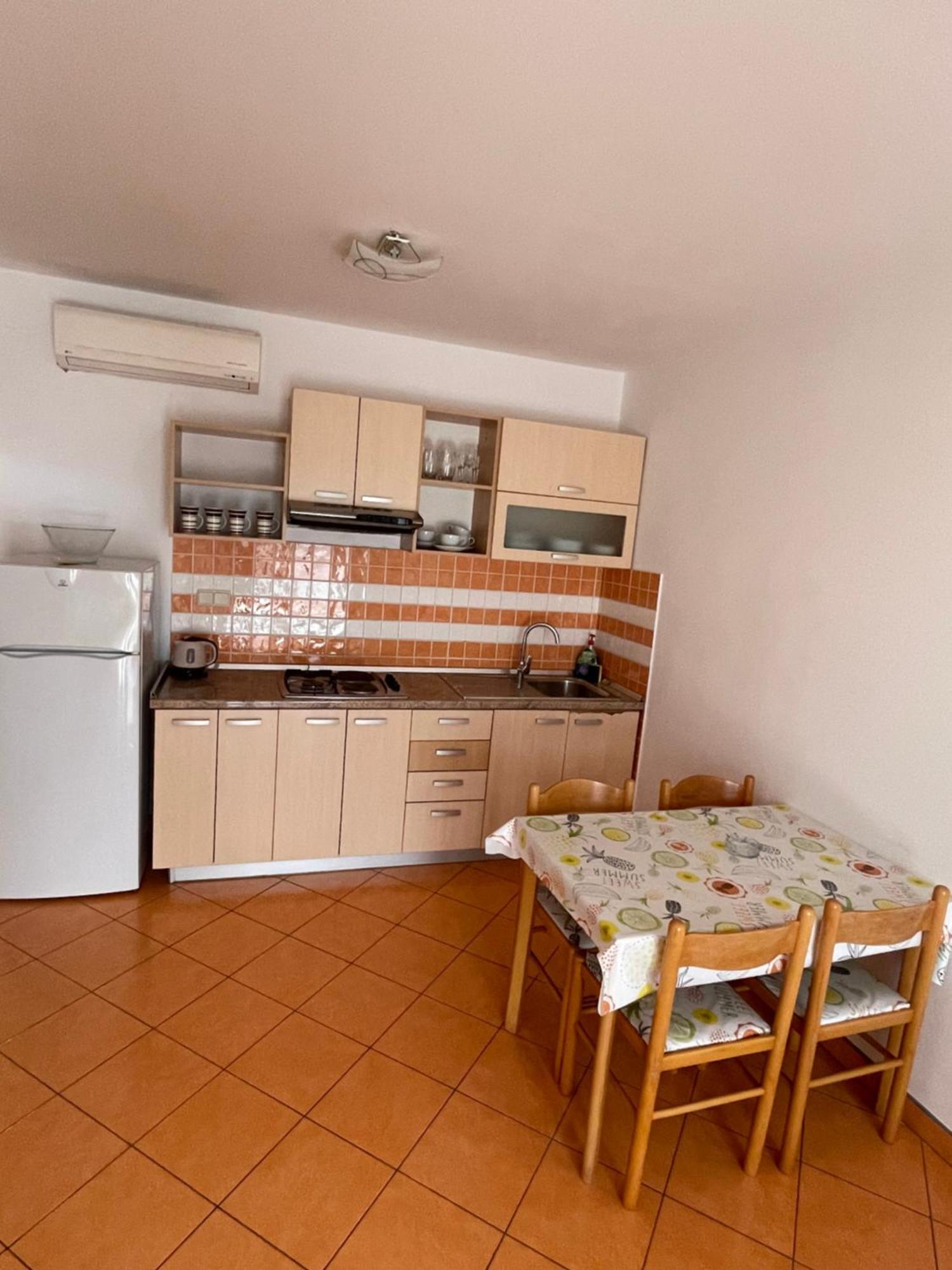 Apartments Belic With Pool Jelsa  Kültér fotó