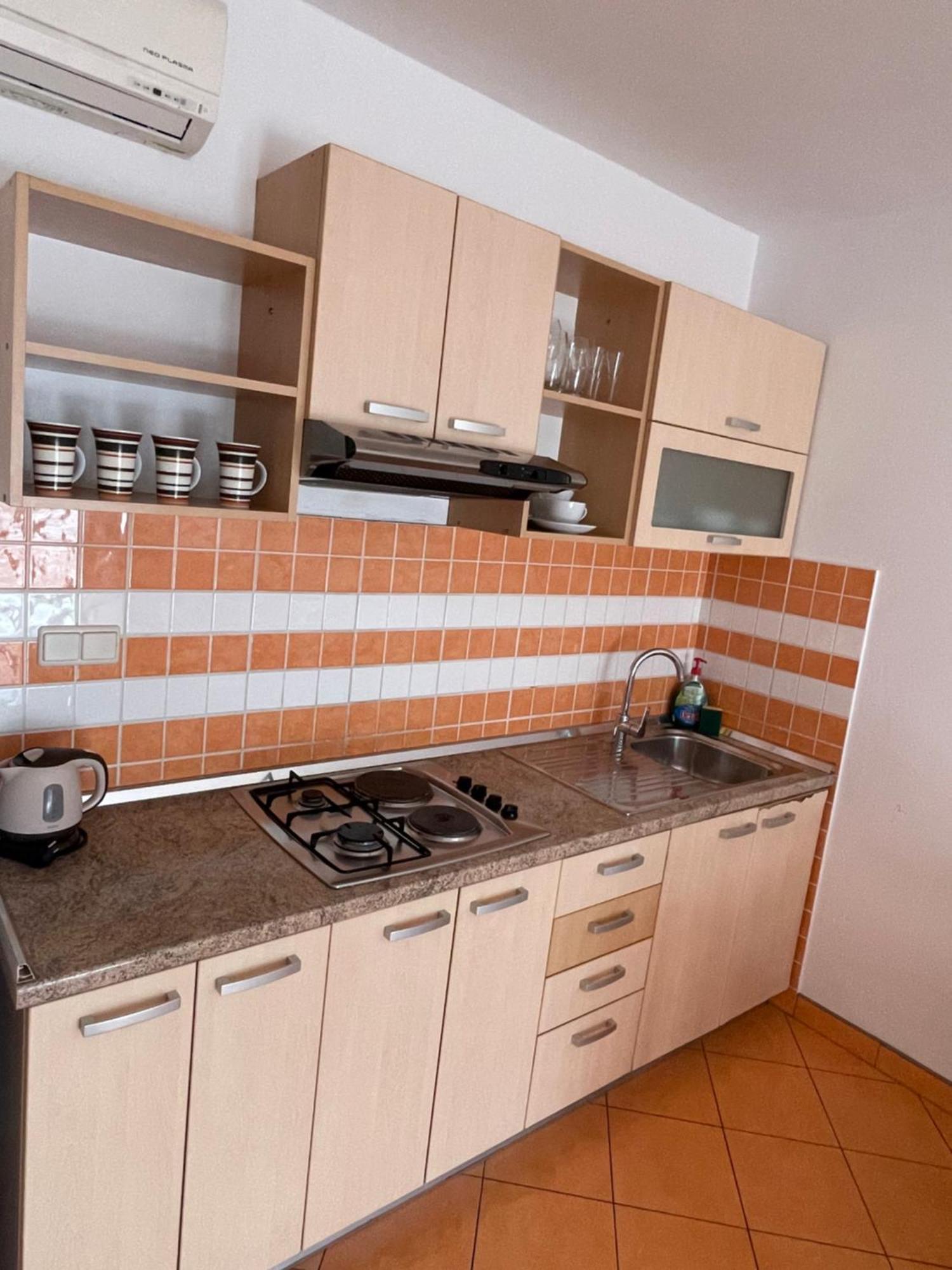 Apartments Belic With Pool Jelsa  Kültér fotó